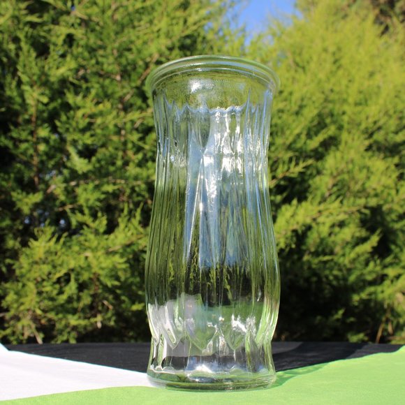 Petal Leaf Clear Vase - Picture 1 of 4